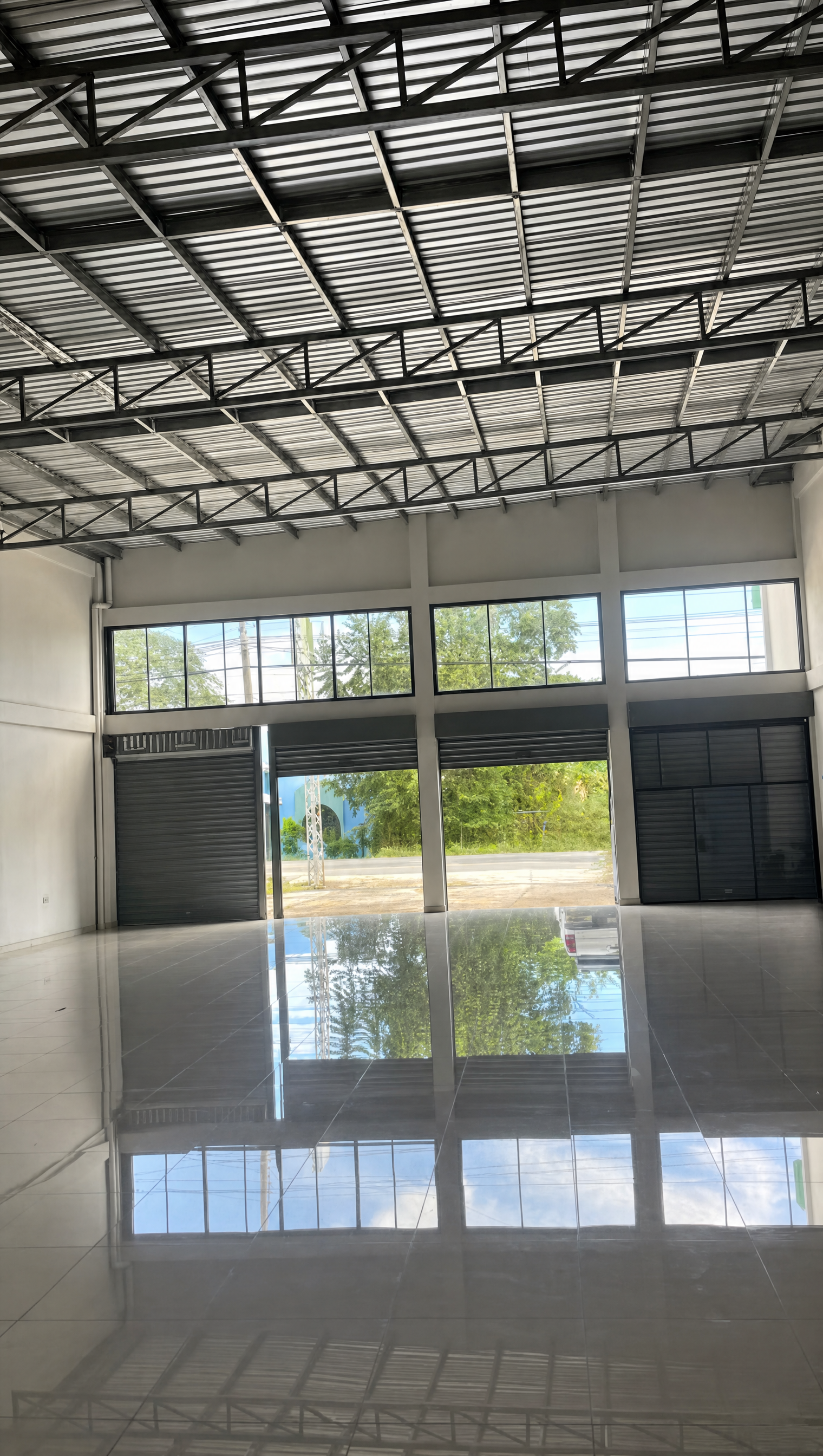 Bodega — interior, área de almacenamiento